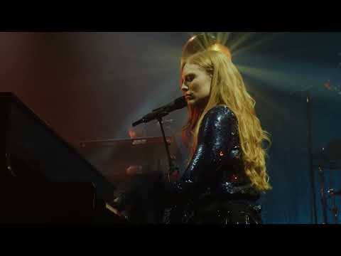 Video thumbnail for Face In The Crowd (Live at Apollo)