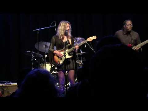 Ana Popovic 2017-05-30 Sellersville Theater  "Train"
