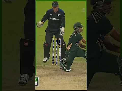 Daniel Vettori brilliant spin bowling #vettori #shorts