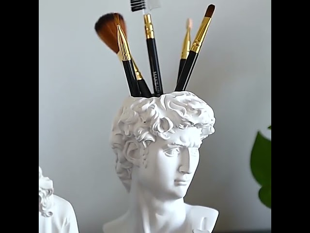 Vídeo relacionado con QYYZTQY 4 World Famous Bust Figure Roman Bust Sculptures Table Decoration Office Decoration Bathroom Decorations Crafts Desktop Sculptures Decoration Head Statue Household 7c