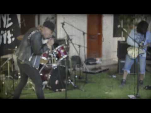 DESTRUYE Y DESTRUYE @ 39 AÑOS DE ACTITUD PUNK