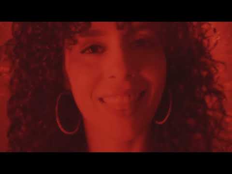 Raquel Sofía - Jugar Con Fuego (Lyric Video)