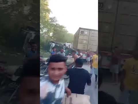 🚨😡 Indignación en Bolívar: saquearon una tractomula accidentada.