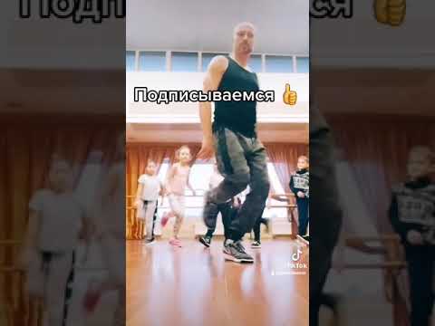 танцы под хабиба. на 4 этаже танец. танцы тик ток 2021. танец под ягоду малинку. танцы под хабиба.