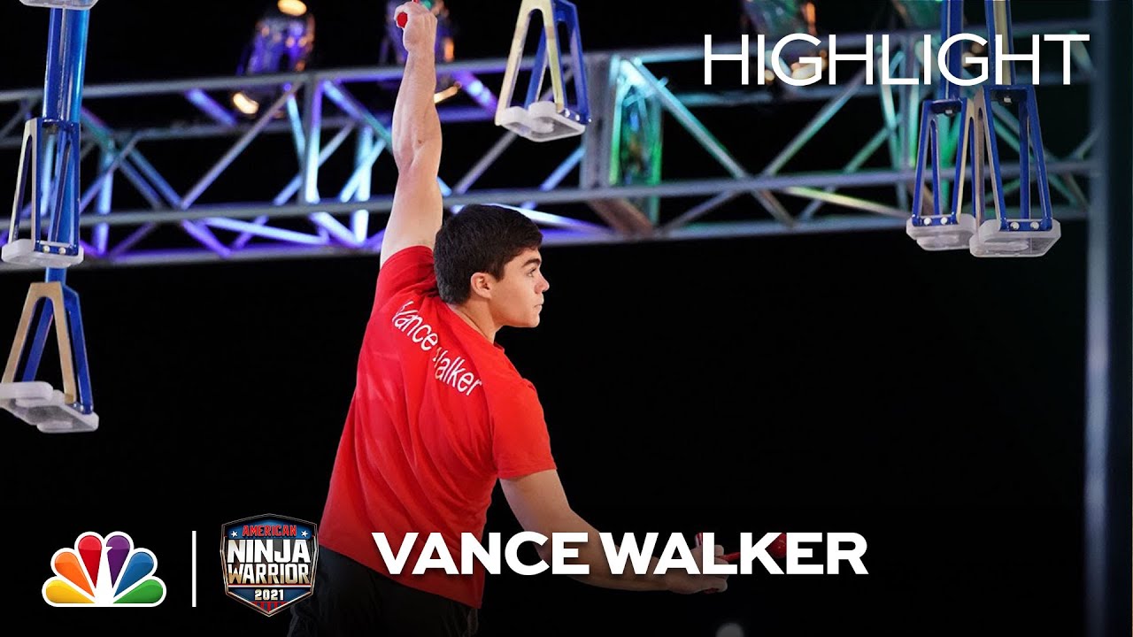 Vance Walker Shocks the Crowd | American Ninja Warrior - YouTube