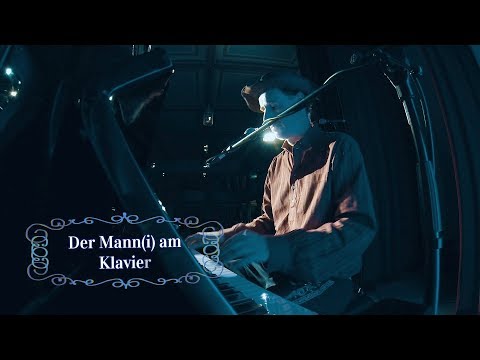 MANNI KREUTZER & THE OVERHESSE • Der Mann(i) am Klavier