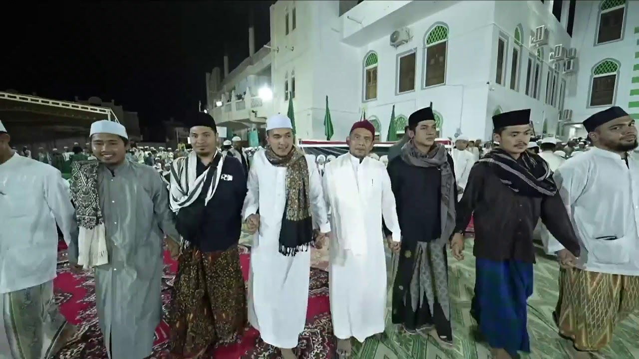 مباشر: مشاركة الطلاب والحارات والمناطق والفرق في الزف السنوي بدار المصطفى- 25 