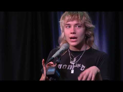 Miss June - Live Stream