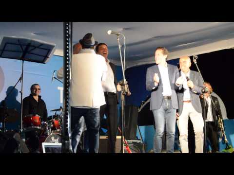 De Laurentiis scatenato, salta e intona: "Chi non salta juventino è!"