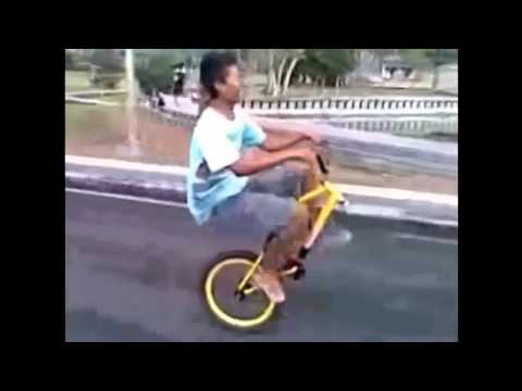 Lucu Atraksi Sepeda Roda 1 Lucu