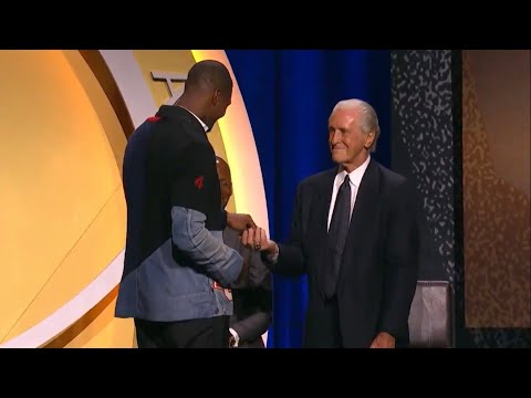 Chris Bosh gibt den von Pat Riley geliehenen Ring zurück