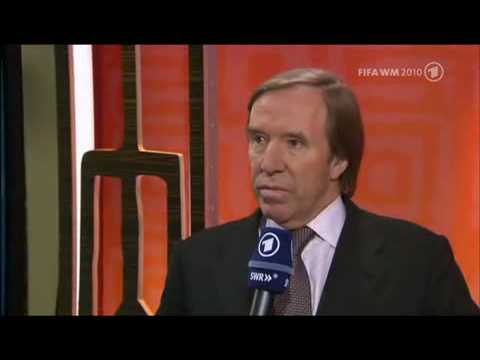 Gerhard Delling vs. Günter Netzer WM2010 "Experte" - "Betonung liegt auf "Ex"