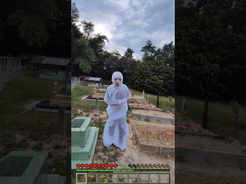 I'm being chased by POCONG in Minecraft..😱