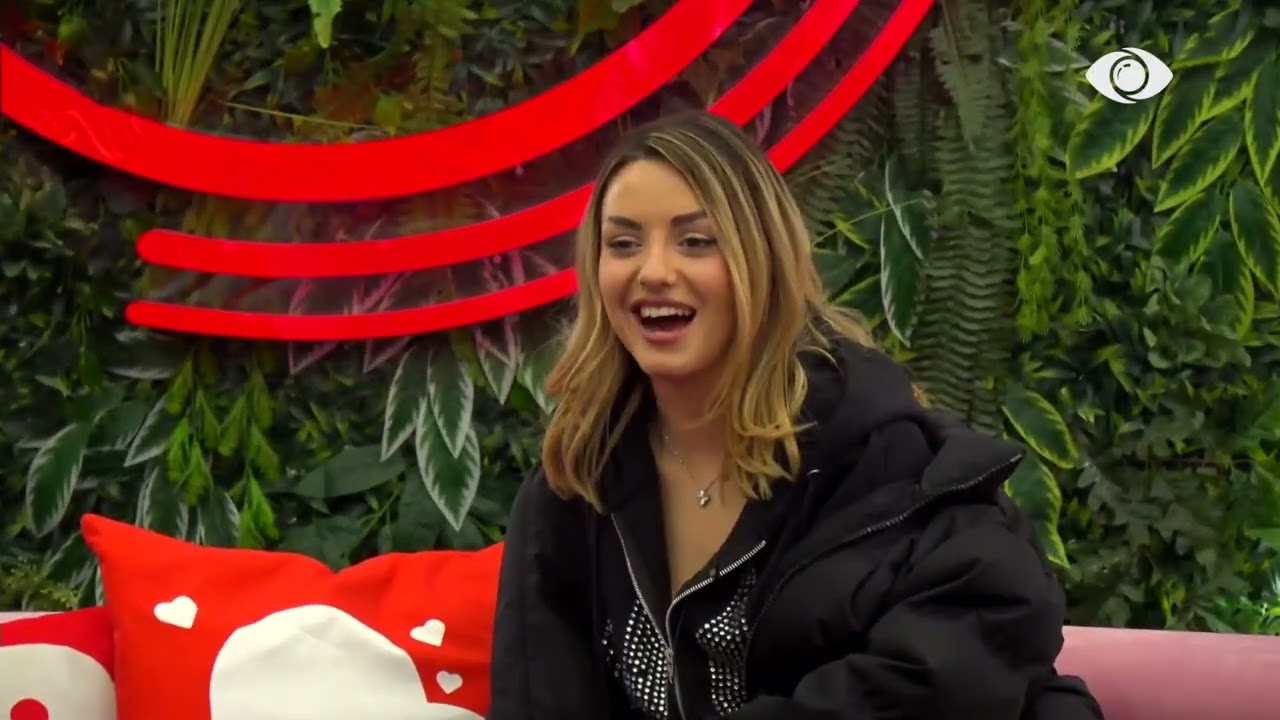 Sfida nga Bono, Kristi ndan banorët në dy grupe