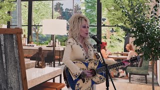 Dolly Parton sings Heartsong on visit to new hotel building site