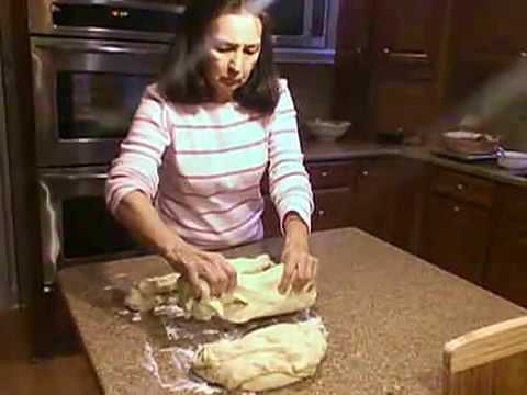 How to Make Traditional Greek Easter Bread (Tsoureki Recipe)