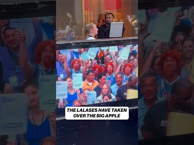 POV: You’re walking through NYC and suddenly everyone is Alexi Lalas 🇺🇸