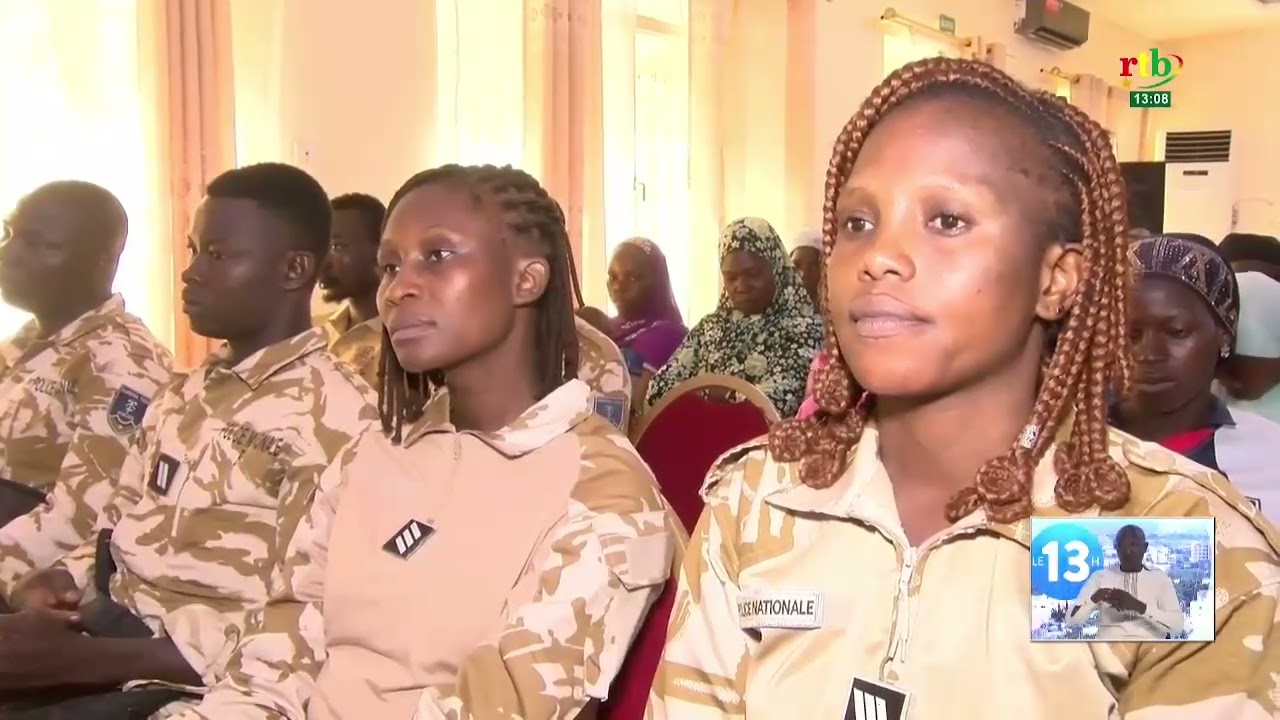 Les femmes et jeunes de Ouahigouya s’approprient le Manifeste de la RPP au cours d’un panel