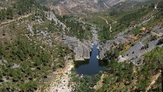 preview picture of video 'As Portas de Almourão: um passeio no Vale de Almourão, garganta do rio Ocreza (Portugal).'
