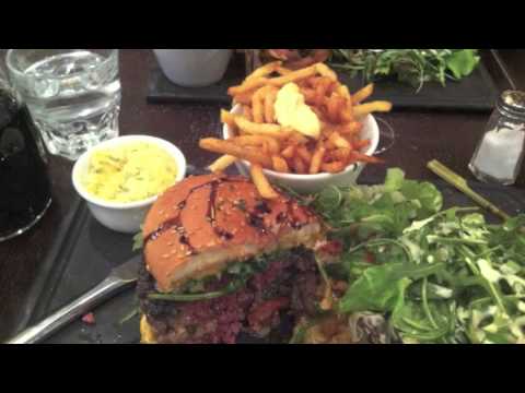 burger in restaurant