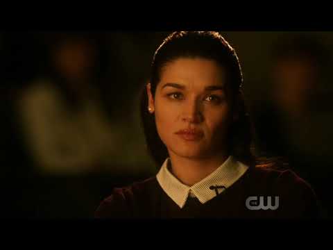 image-Who plays the mechanic in the Flash?