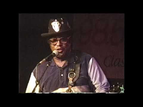 Bo Diddley and The Janglers - You Can't Judge A Book By The Cover   (Cleveland 1/25/91)