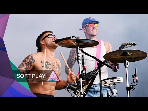Soft Play – Everything And Nothing (Glastonbury 2024)