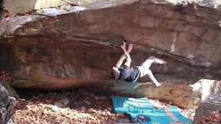 Video thumbnail of Double crossed fists, 8B. Mombracco