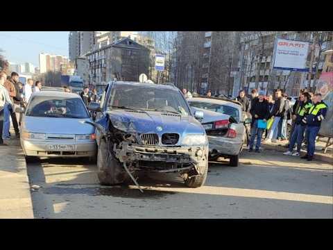 Три «автодинозавра» не поделили Победу. Real Video