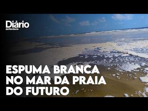 Espuma branca aparece no mar da Praia do Futuro, em Fortaleza; vídeo