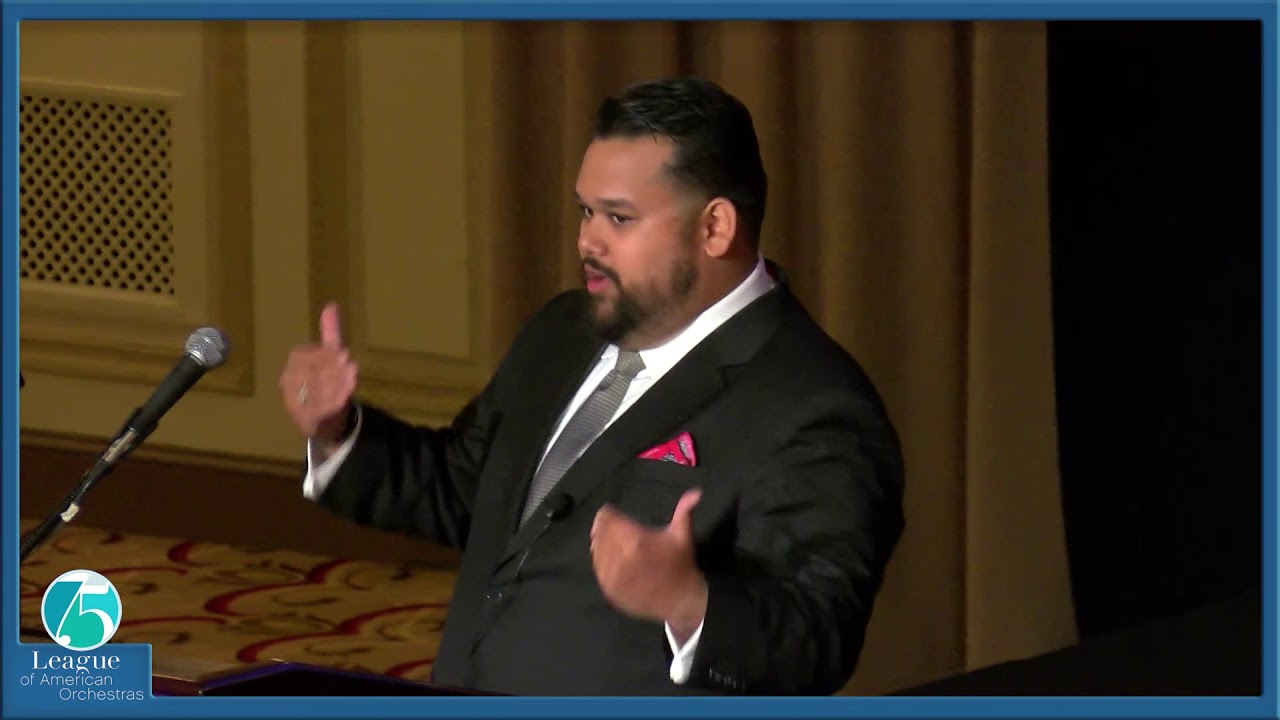 Vijay Gupta performing on Stage