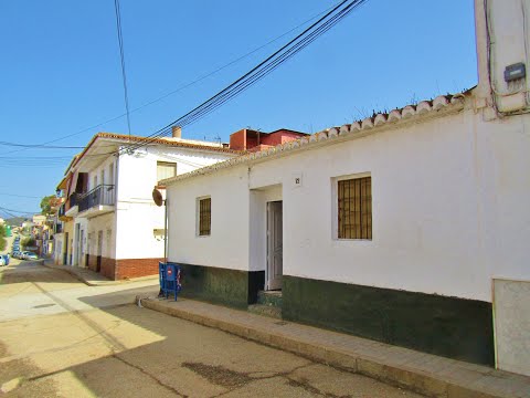 AX1153 Casa Antonia, village house with garden to renovate, Velez-Malaga