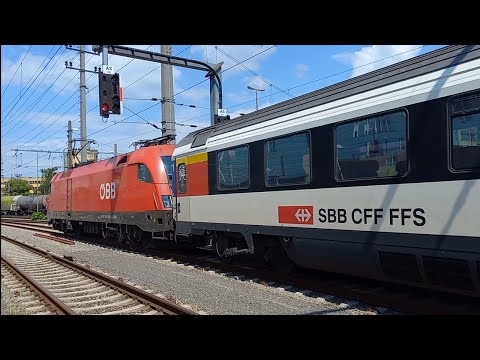 Schnellzug mit zwei Taurus und Schweizer erste Klasse Wagen ( 1116 269-2 und 1116 260-1 )