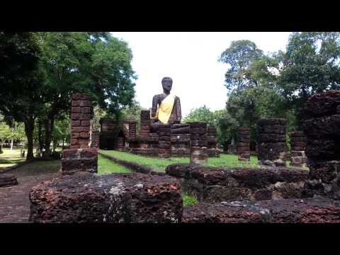 Exploring Kamphaeng Phet Historical Park