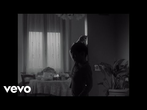 Marracash - QUALCOSA IN CUI CREDERE - Lo scheletro ft. Guè Pequeno