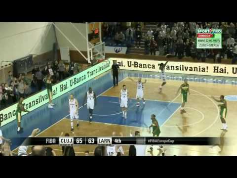 Vlad Moldoveanu decisive block against AEK Larnaca
