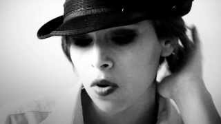 Video The Perfect Girl de Angie García