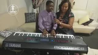 Moses O.K and Wife Singing "YESU BA" (JESUS IS COMING)