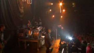 Ill Nino - How Can I Live (live)