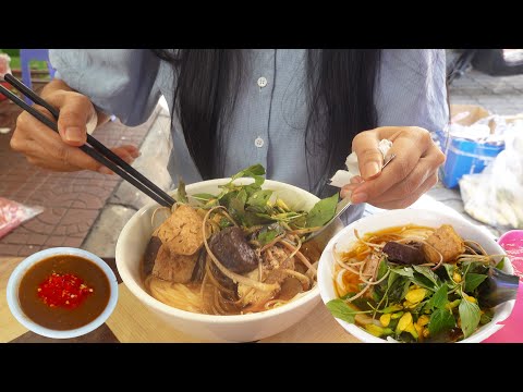 Nom Banhjok Sroas - $1.75 per bowl - Cambodia's street food