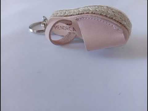 ¡Nuevos Llaveros Lluu by Antonio Sastre! ✨ Mini Abarcas de Plataforma