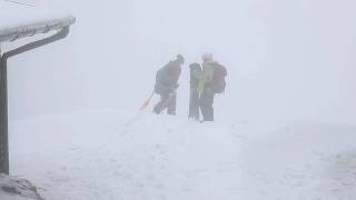 preview picture of video 'Povodně 2010 - 19.5. Na Lysé hoře napadlo 50 cm sněhu'