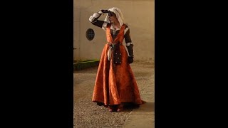 How to move gracefully in long gowns - Medieval edition!