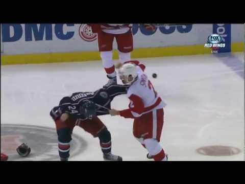 Brendan Smith vs Derek MacKenzie Fight Redwings vs Blue Jackets
