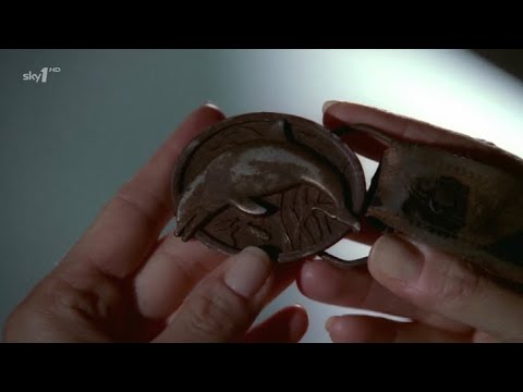 Bones 1x22 - “technically your mother’s been in the Jeffersonian as long as you have"