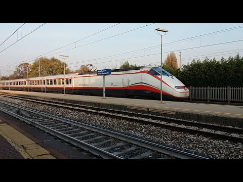 HD - Frecciabianca (ES FB 8817) Venezia S.L. - Lecce in transito sulla Padova-Bologna