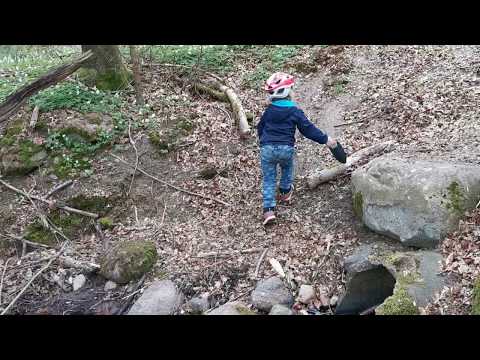 Tor H med båten i bäcken mellan Skaftaskär och Kallinge - 2020-04-27