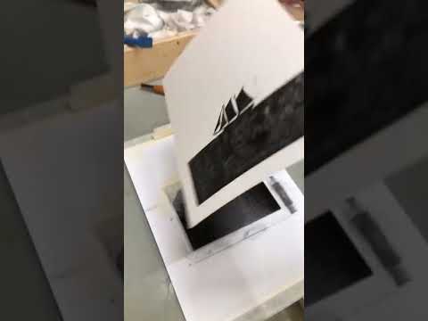 Impressão de corte Lino pela primeira vez