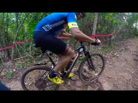 Passando por uma parte técnica "rural bike park " Araguari Mg