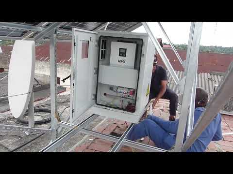 Benefician con paneles fotovoltaicos instalaciones de servicios en Songo La Maya 